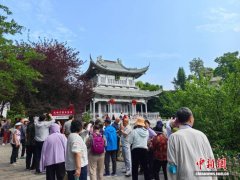 从南洋淘金到线上淘金：无矿“银都”的产业转型